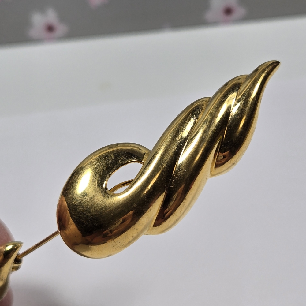 Napier Goldtone Twisted Brooch - Picture 5 of 9